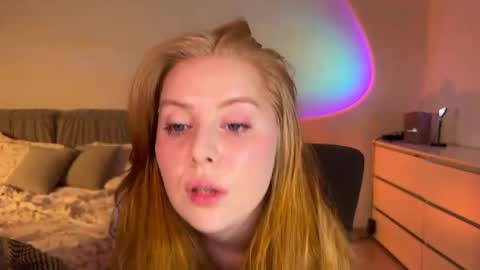 Snapshot of redhotvixen_ chatting on 05/11/26, 12:05 Sofia online show from 05/11/26, 12:05