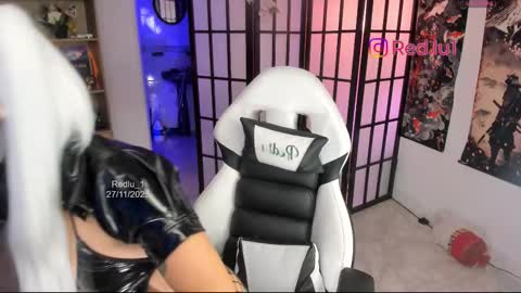 Lu Independiet model online show from 11/28/25, 01:30