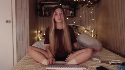 Ana online show from 12/17/25, 10:21