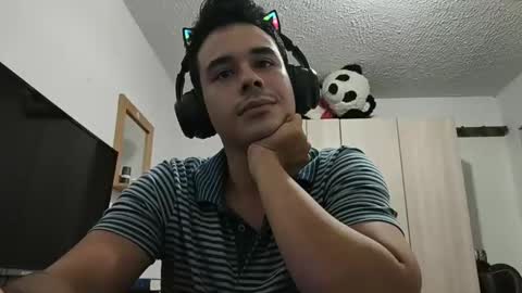 Snapshot of redsoul951869 chatting on 10/07/25, 04:09 RedsoulReaver online show from 10/07/25, 04:09