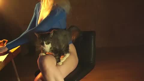 Snapshot of redsparrow__ chatting on 02/16/25, 05:15 Red online show from 02/16/25, 05:15