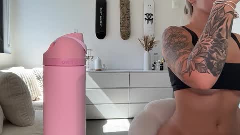 Snapshot of reecemariexx chatting on 02/11/26, 05:18 reecemariexx online show from 02/11/26, 05:18