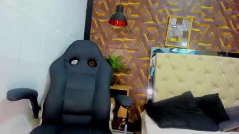 reed_kitty online show from 12/02/25, 12:21