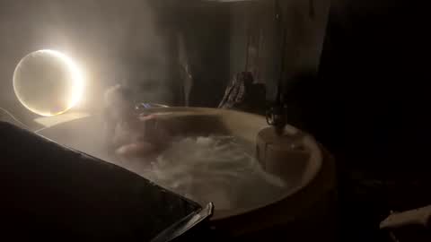 Snapshot of reeferleefer chatting on 03/17/26, 01:32 Lee online show from 03/17/26, 01:32