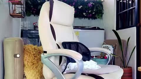 Snapshot of reese_yanella chatting on 03/29/26, 01:11 Yanella online show from 03/29/26, 01:11