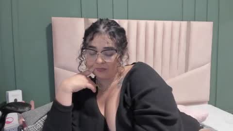 reginavegaa online show from 02/12/25, 02:54