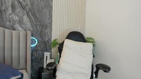 reginavegaa online show from 03/11/25, 03:12