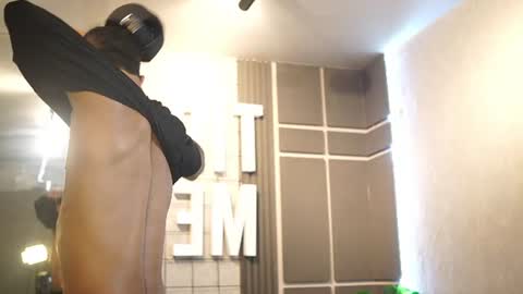 Snapshot of reik_von chatting on 06/22/26, 12:46 Reik online show from 06/22/26, 12:46