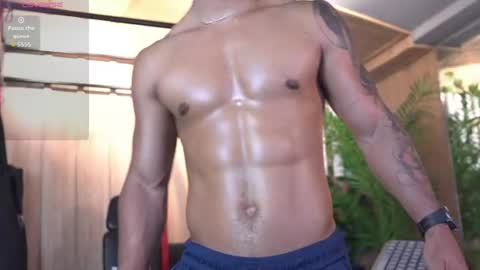 Snapshot of reik_von chatting on 07/29/26, 01:42 Reik online show from 07/29/26, 01:42