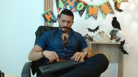   REIKO  online show from 10/10/25, 03:11