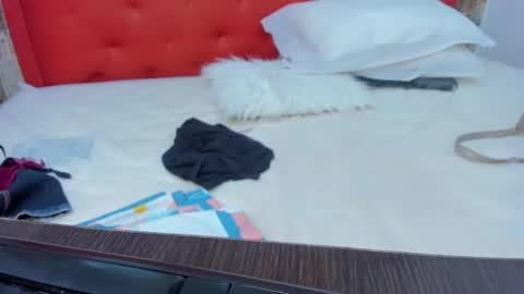 reina_loren online show from 12/23/24, 06:16