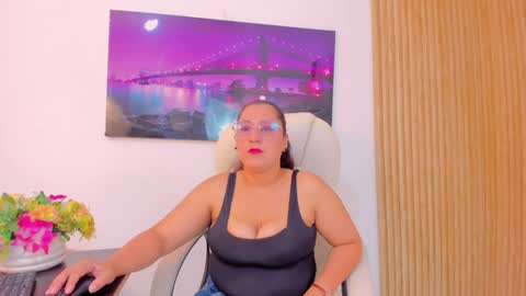 Snapshot of reina_mia1 chatting on 04/28/26, 11:54 Reina Mia online show from 04/28/26, 11:54