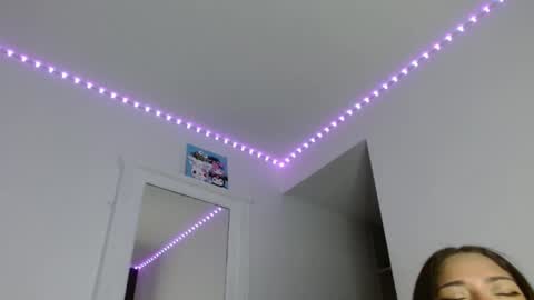 Snapshot of reina_reina chatting on 09/27/25, 12:04 reina_reina online show from 09/27/25, 12:04