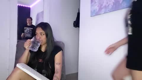 Snapshot of reina_reina chatting on 03/25/26, 03:34 reina_reina online show from 03/25/26, 03:34