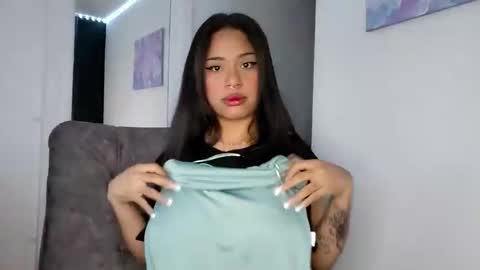 reina_reina online show from 04/20/26, 05:32