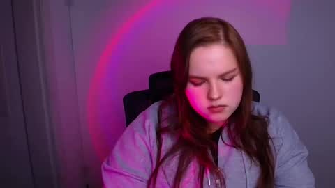 Reina online show from 12/19/25, 02:13