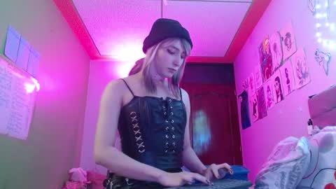 Snapshot of reiv_femboy chatting on 01/16/26, 02:15 reiv_femboy online show from 01/16/26, 02:15