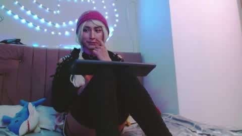 Snapshot of reiv_femboy chatting on 03/22/26, 05:33 reiv_femboy online show from 03/22/26, 05:33