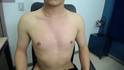 Snapshot of remiblythe chatting on 12/20/24, 10:11 RemiBlythe online show from 12/20/24, 10:11