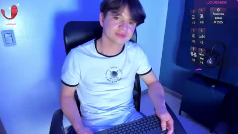 Snapshot of remiblythe chatting on 02/06/25, 12:00 RemiBlythe online show from 02/06/25, 12:00