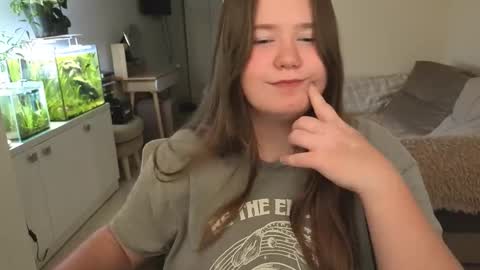 Snapshot of remirann_ chatting on 11/06/25, 12:50 Ann OF - remirann21 online show from 11/06/25, 12:50