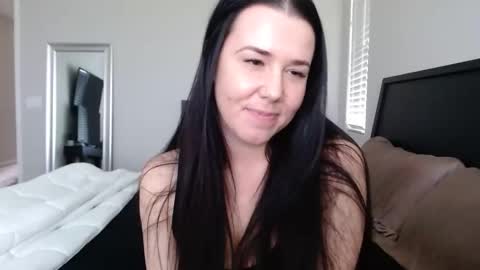 Snapshot of remybella2017 chatting on 01/05/26, 06:55 Bella Lively online show from 01/05/26, 06:55