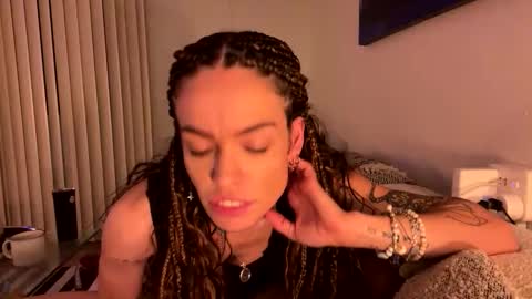 Snapshot of remyveloura chatting on 05/15/26, 05:47 Remy online show from 05/15/26, 05:47
