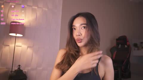 Snapshot of ren_esma chatting on 12/20/25, 03:35 Ren online show from 12/20/25, 03:35