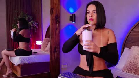Snapshot of renata_black_ chatting on 06/06/26, 10:31 Renata online show from 06/06/26, 10:31