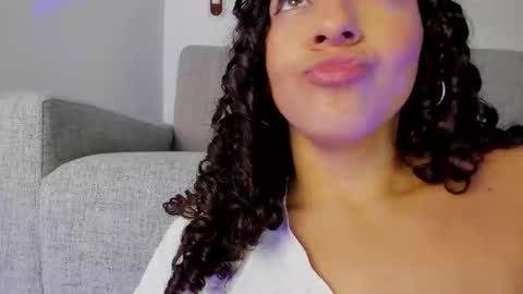 Snapshot of renata_cruz_ chatting on 02/18/25, 02:49 Renata 3 online show from 02/18/25, 02:49