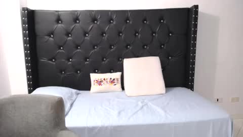 Snapshot of renata_salinas_1 chatting on 10/22/25, 08:52 Renata Salinas online show from 10/22/25, 08:52