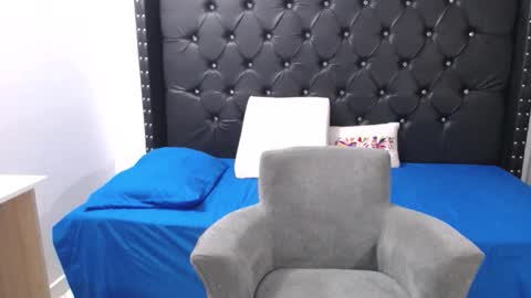 Snapshot of renata_salinas_1 chatting on 12/15/25, 08:46 Renata Salinas online show from 12/15/25, 08:46