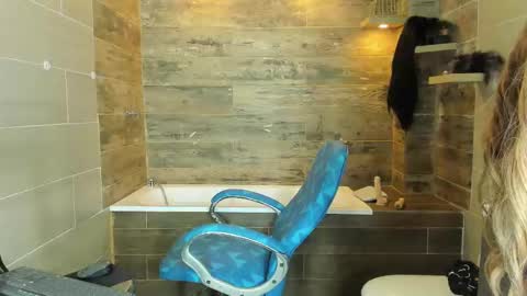 Renata Venuss  online show from 10/01/25, 10:16