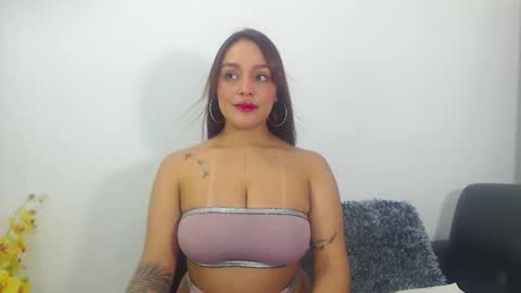 Snapshot of renatabrownn28 chatting on 04/01/26, 01:17 renatabrownn28 online show from 04/01/26, 01:17