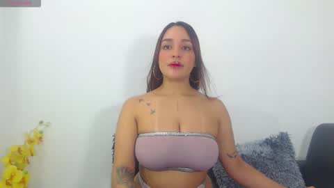 Snapshot of renatabrownn28 chatting on 04/14/26, 06:08 renatabrownn28 online show from 04/14/26, 06:08