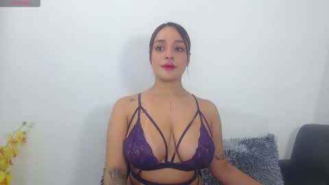 Snapshot of renatabrownn28 chatting on 04/18/26, 07:01 renatabrownn28 online show from 04/18/26, 07:01