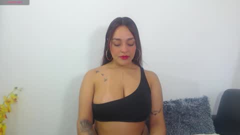 Snapshot of renatabrownn28 chatting on 04/20/26, 02:42 renatabrownn28 online show from 04/20/26, 02:42