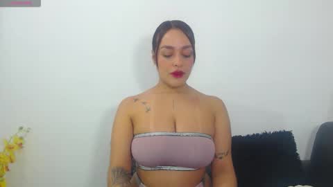 Snapshot of renatabrownn28 chatting on 04/25/26, 09:45 renatabrownn28 online show from 04/25/26, 09:45