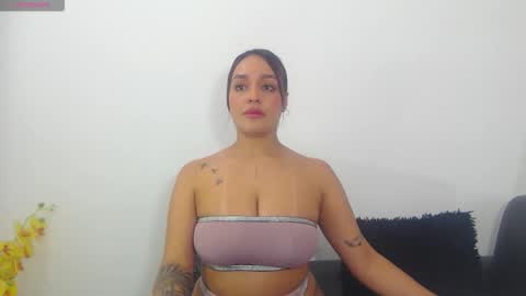 Snapshot of renatabrownn28 chatting on 04/25/26, 01:41 renatabrownn28 online show from 04/25/26, 01:41