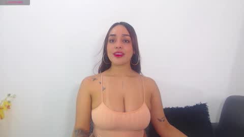 Snapshot of renatabrownn28 chatting on 05/05/26, 05:43 renatabrownn28 online show from 05/05/26, 05:43