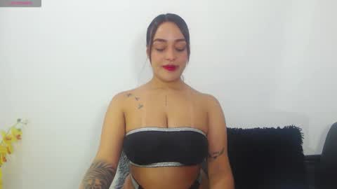 Snapshot of renatabrownn28 chatting on 05/13/26, 07:06 renatabrownn28 online show from 05/13/26, 07:06