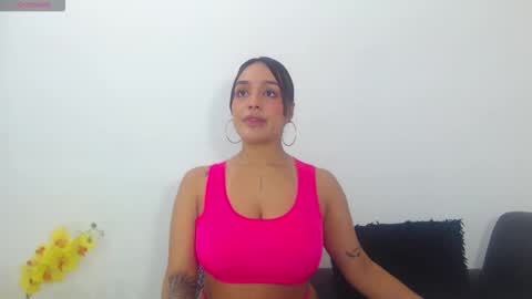 Snapshot of renatabrownn28 chatting on 05/28/26, 04:32 renatabrownn28 online show from 05/28/26, 04:32