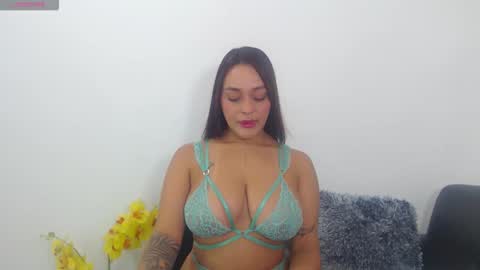 Snapshot of renatabrownn28 chatting on 05/31/26, 05:09 renatabrownn28 online show from 05/31/26, 05:09