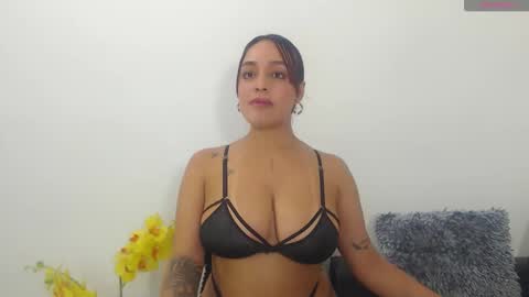 Snapshot of renatabrownn28 chatting on 06/05/26, 06:42 renatabrownn28 online show from 06/05/26, 06:42