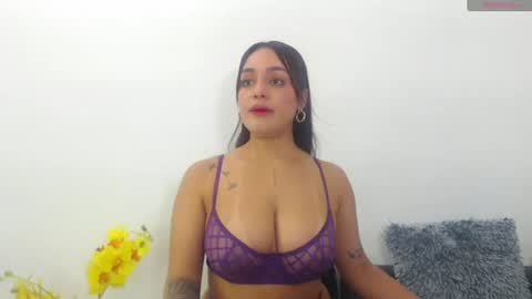 Snapshot of renatabrownn28 chatting on 06/13/26, 03:04 renatabrownn28 online show from 06/13/26, 03:04