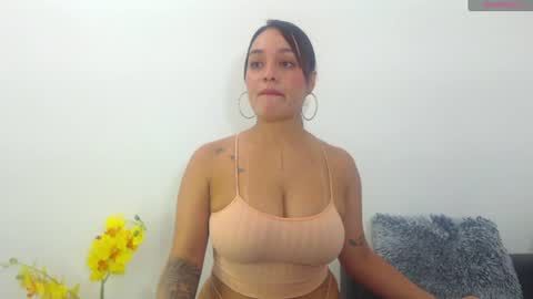 Snapshot of renatabrownn28 chatting on 06/16/26, 06:27 renatabrownn28 online show from 06/16/26, 06:27