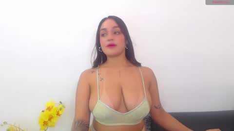 Snapshot of renatabrownn28 chatting on 06/17/26, 06:42 renatabrownn28 online show from 06/17/26, 06:42