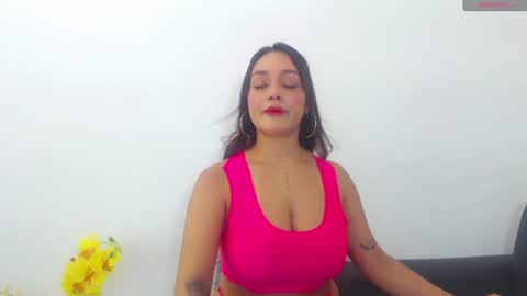Snapshot of renatabrownn28 chatting on 06/19/26, 04:17 renatabrownn28 online show from 06/19/26, 04:17