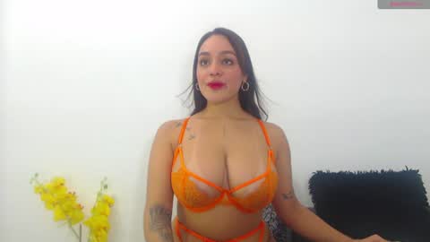 Snapshot of renatabrownn28 chatting on 06/28/26, 04:07 renatabrownn28 online show from 06/28/26, 04:07
