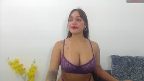 Snapshot of renatabrownn28 chatting on 06/30/26, 04:24 renatabrownn28 online show from 06/30/26, 04:24